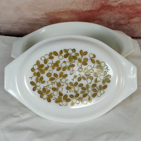 PYREX 043 Oval Casserole 1 1/2 Qt Olives Berries VERDE Avocado Green W/Lid USA - Picture 2 of 10